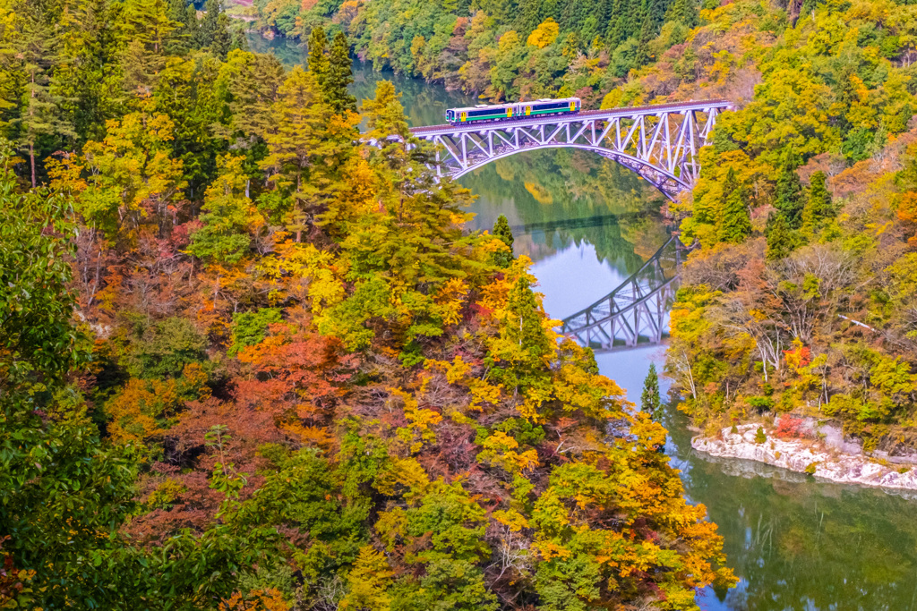 紅葉　只見川