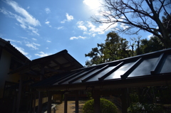 渡り廊下を照らす冬空