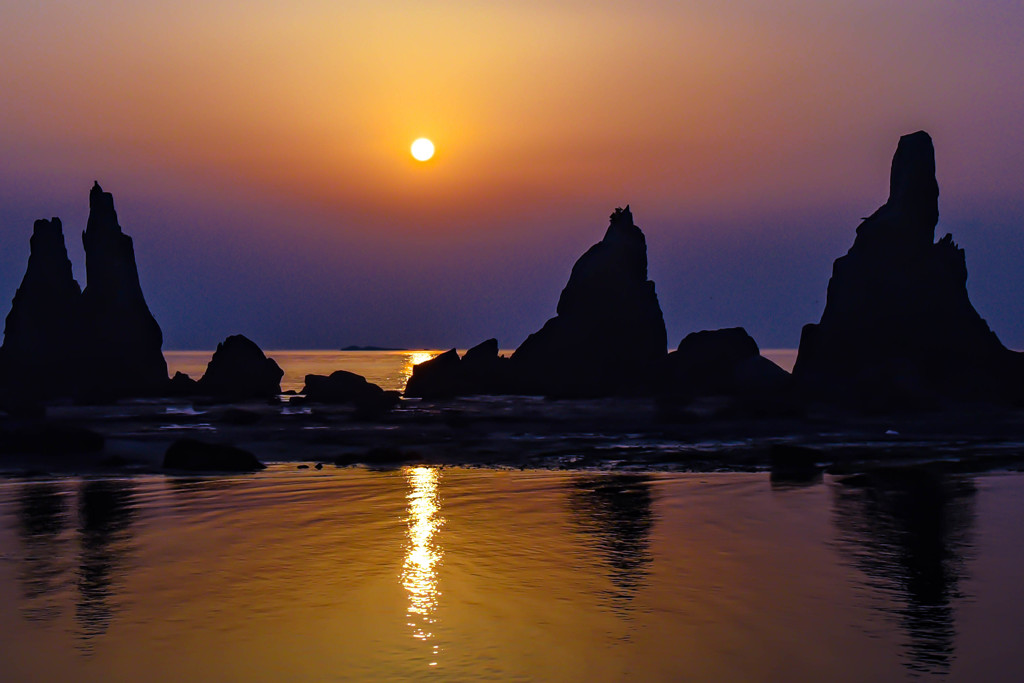 奇岩の夜明け