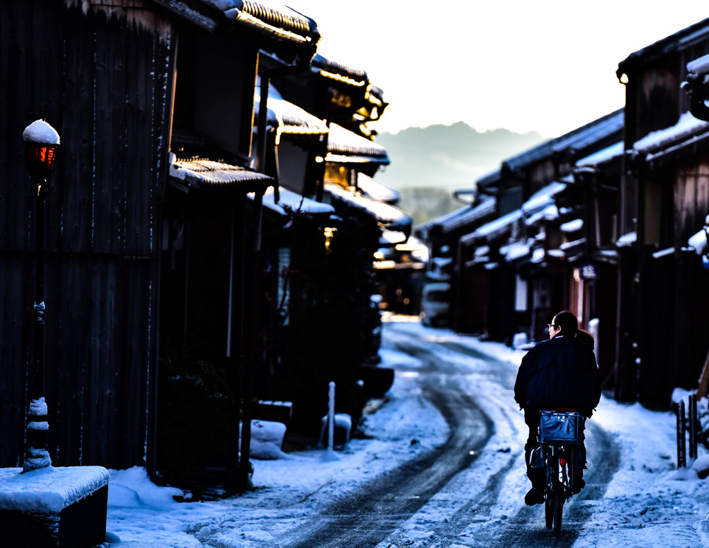関宿 雪の朝