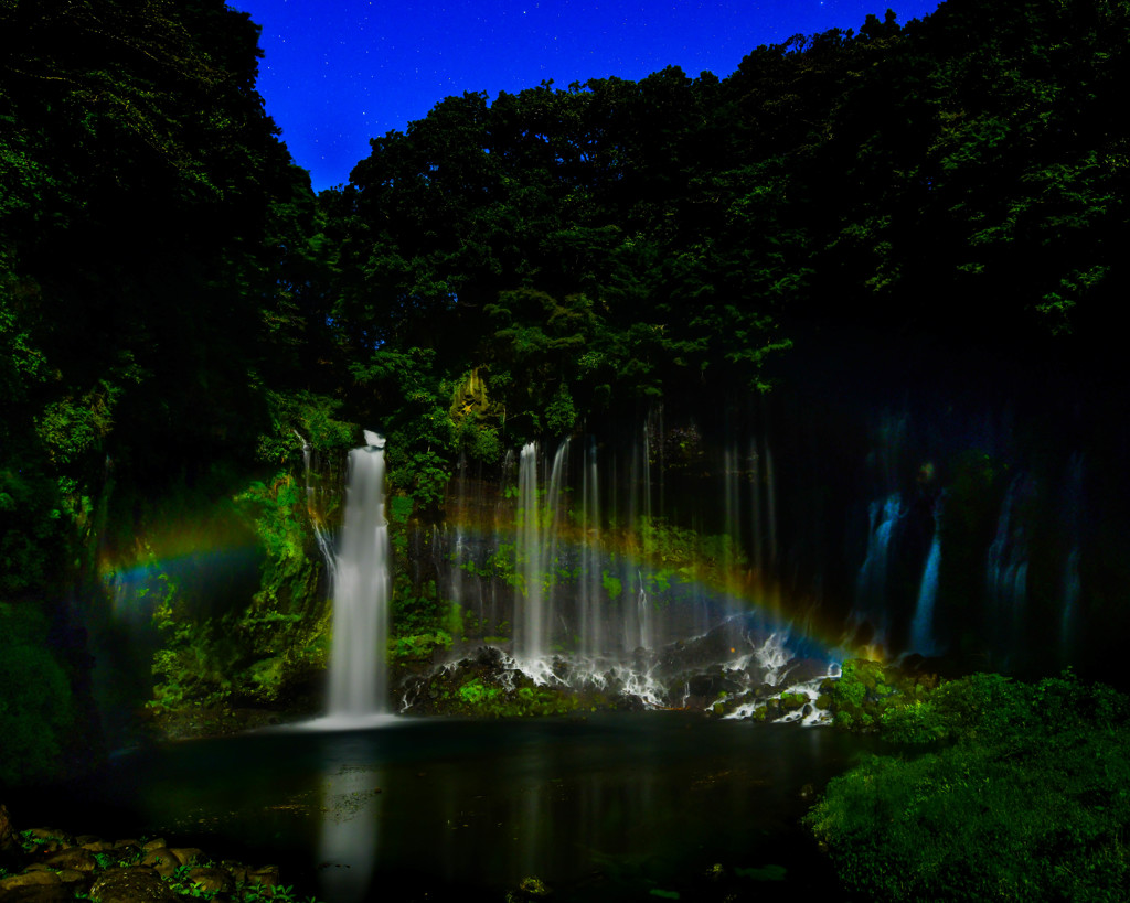 月虹の滝
