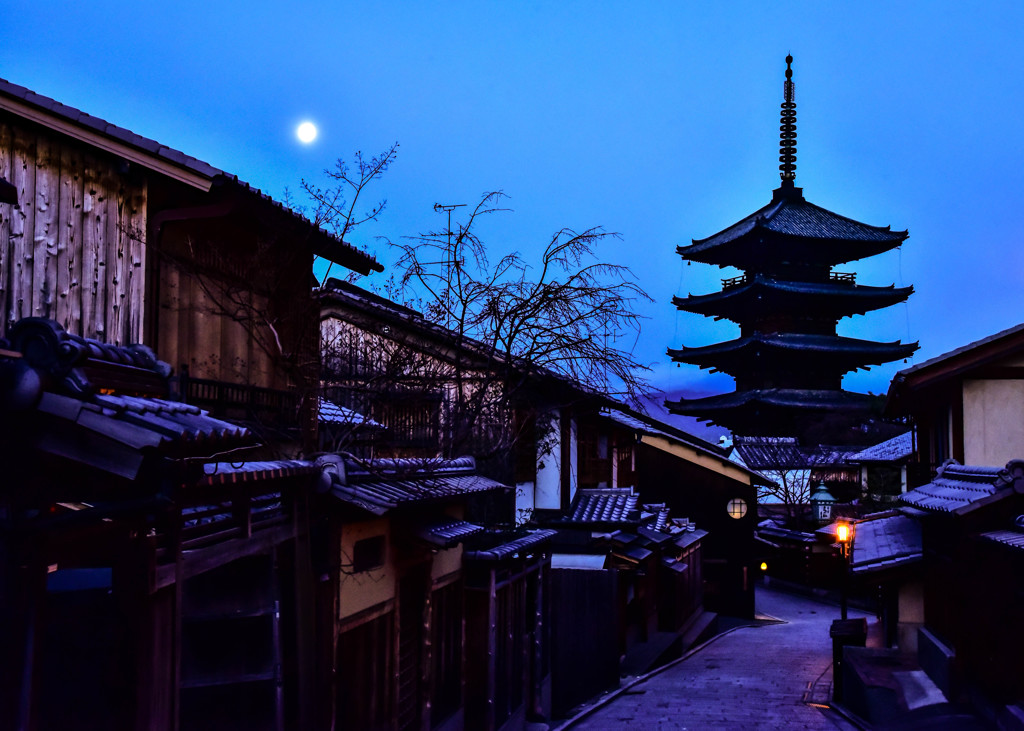 朝月と八坂の塔