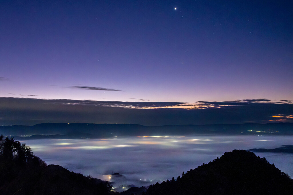 忍者の里の夜明け