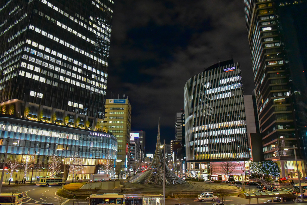夕方の賑わい　名駅前