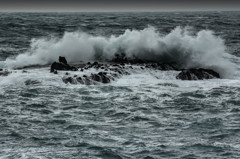 日本海の波しぶき