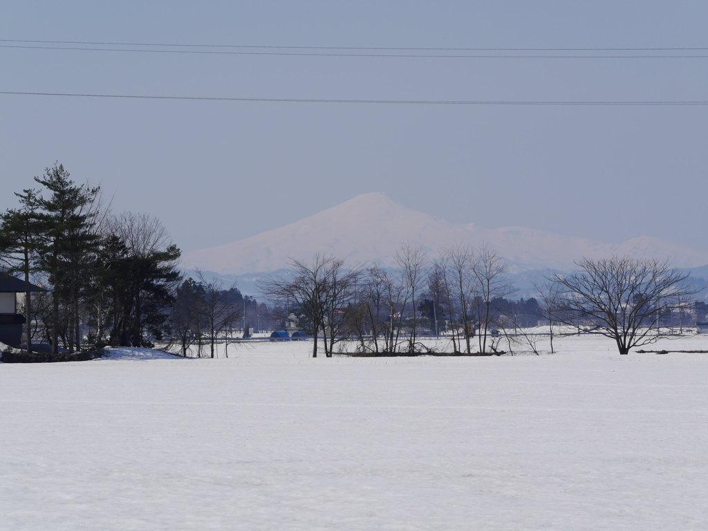 雪の秋田富士（鳥海山）