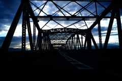 空と鉄橋