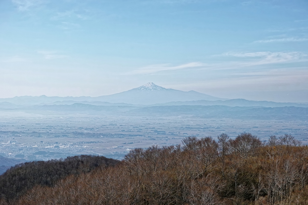 鳥海山冠雪