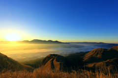 阿蘇、ラピュタの坂の日の出と若干の雲海