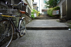 路地の自転車