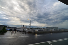 台風後の成田空港2