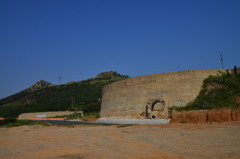 戦時中の石油貯蔵施設。