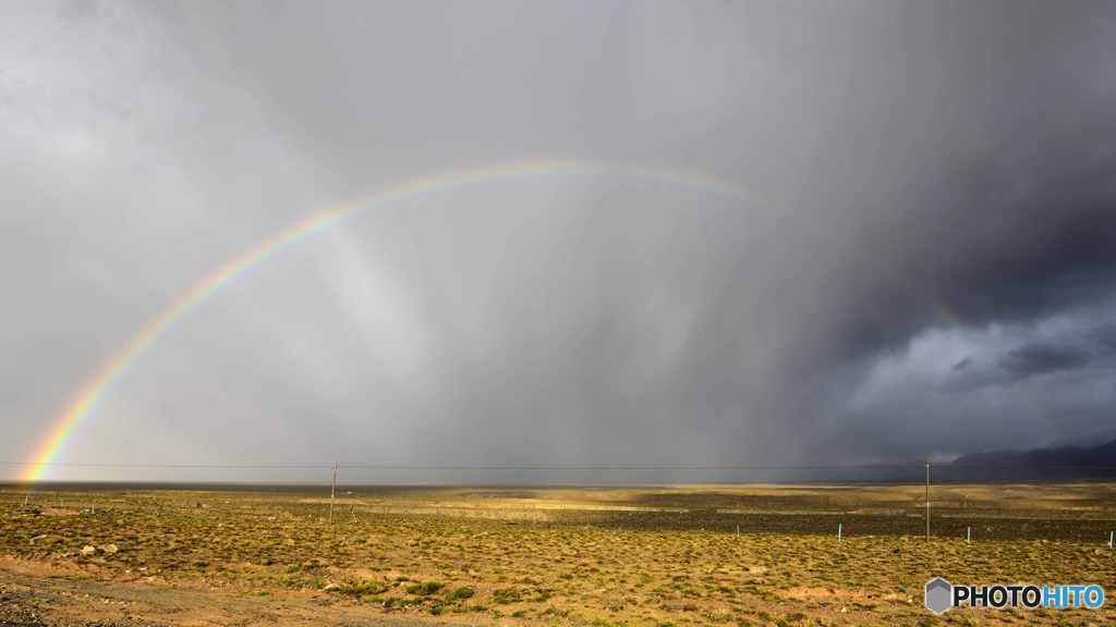 ゴビ砂漠に架ける虹