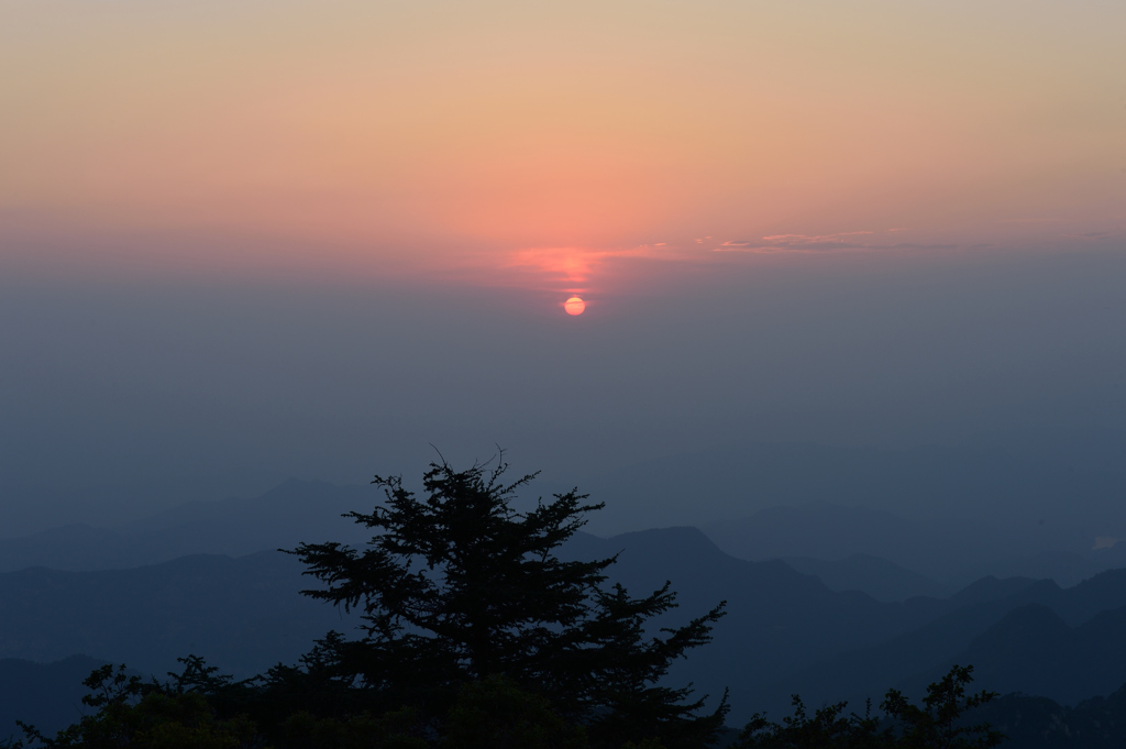 泰山夕日