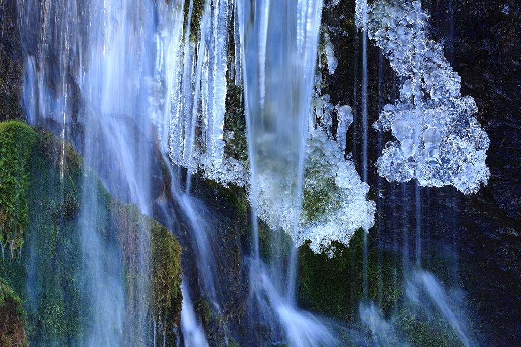 ベールの中の氷塊