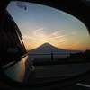 サイドミラー越しの富士山