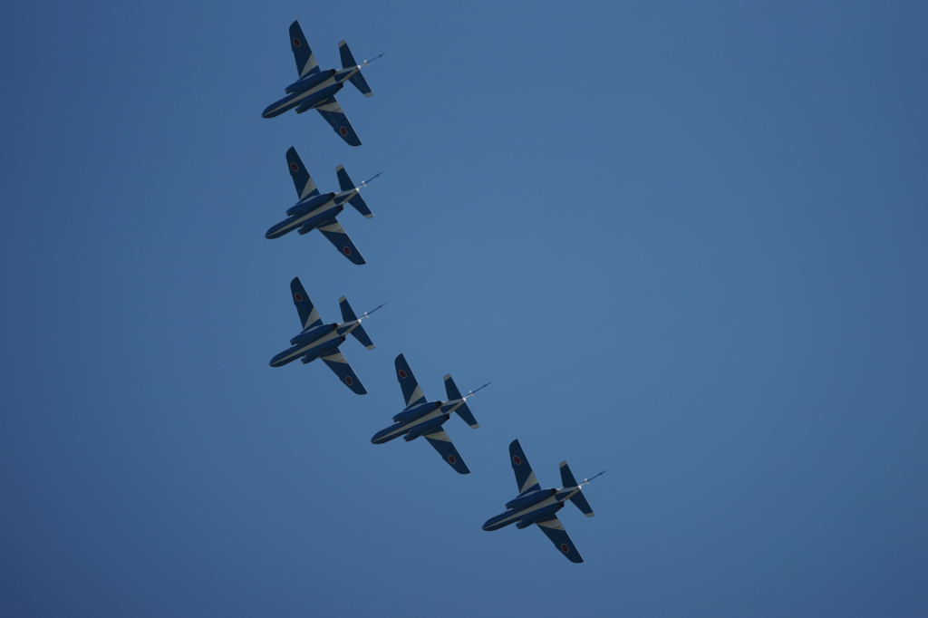 青い空　蒼い機体