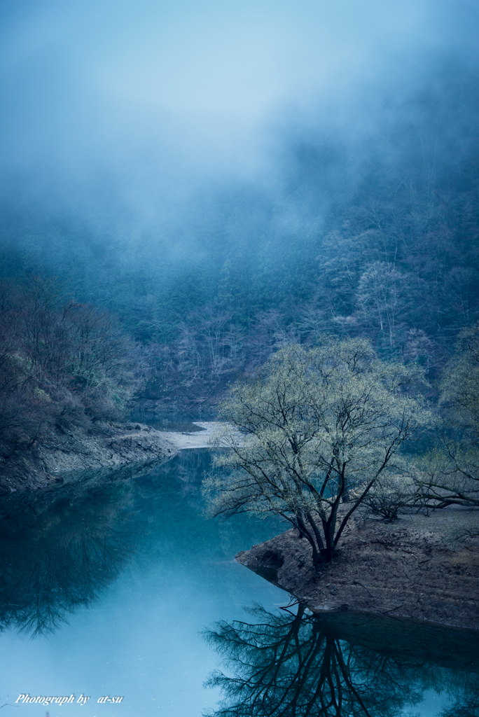 朝のみどり湖
