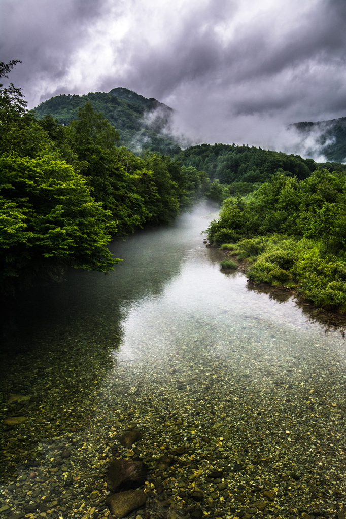 清流と怪しげな雲２