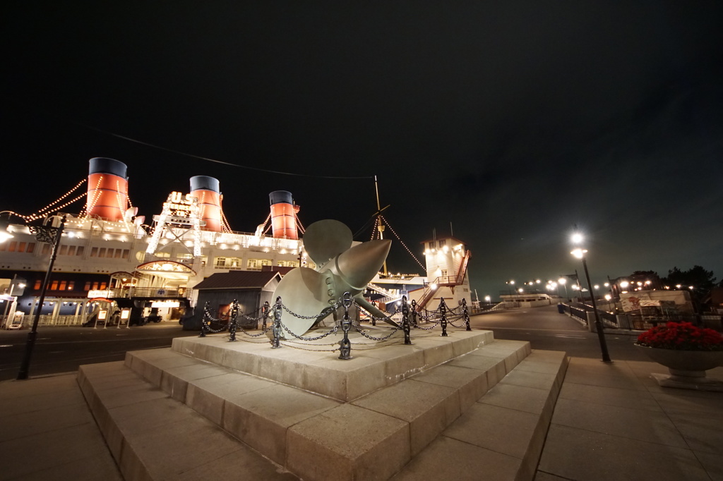 東京ディズニーシーの夜