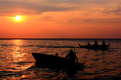 カンボジア・トンレサップ湖の夕陽