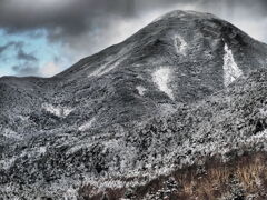 蓼科山を望む