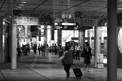 行きかう人々