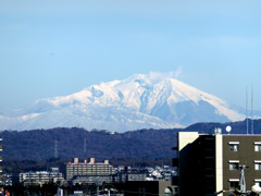 雪を頂く御嶽