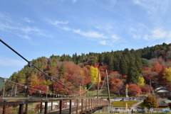 吊り橋と紅葉