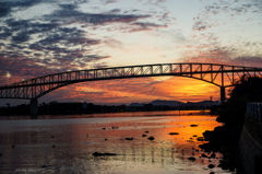 夕陽と境水道大橋