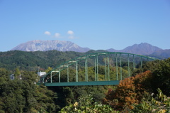 橋と大山