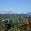 橋と大山