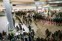 ごった返す広島空港