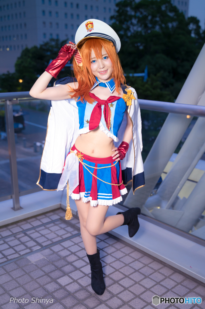 となコス