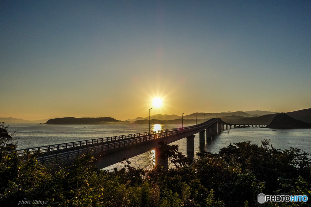 朝焼けの角島大橋