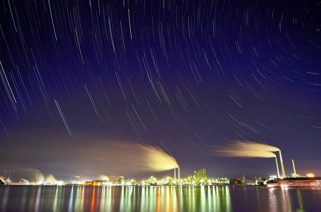 工場夜景と星