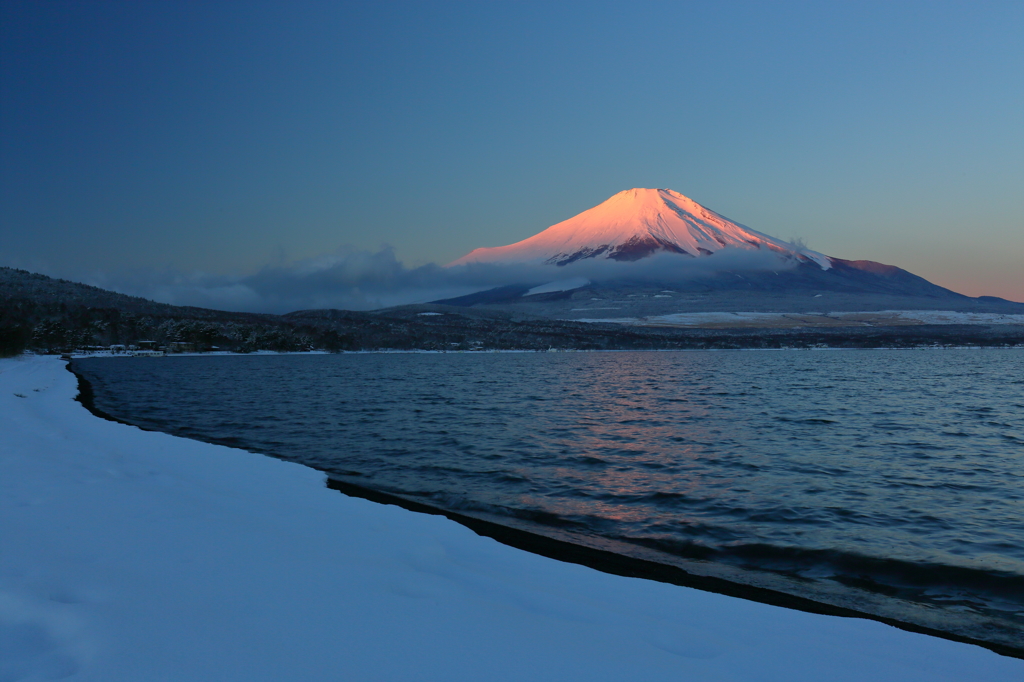 湖畔の朝