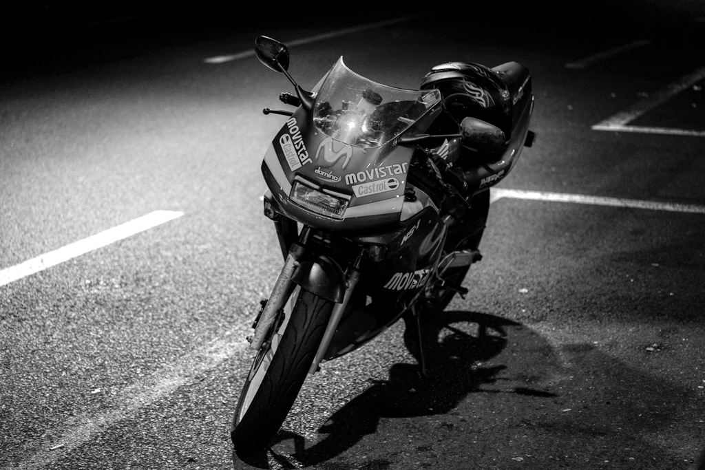 高架下の単車