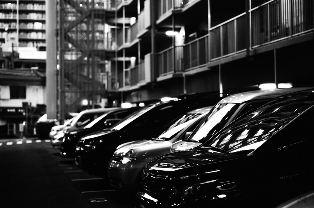 Black　Parking
