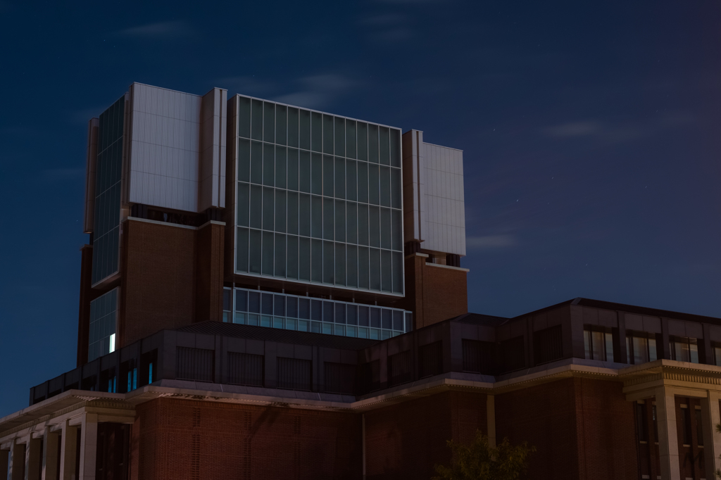 夜の大学。