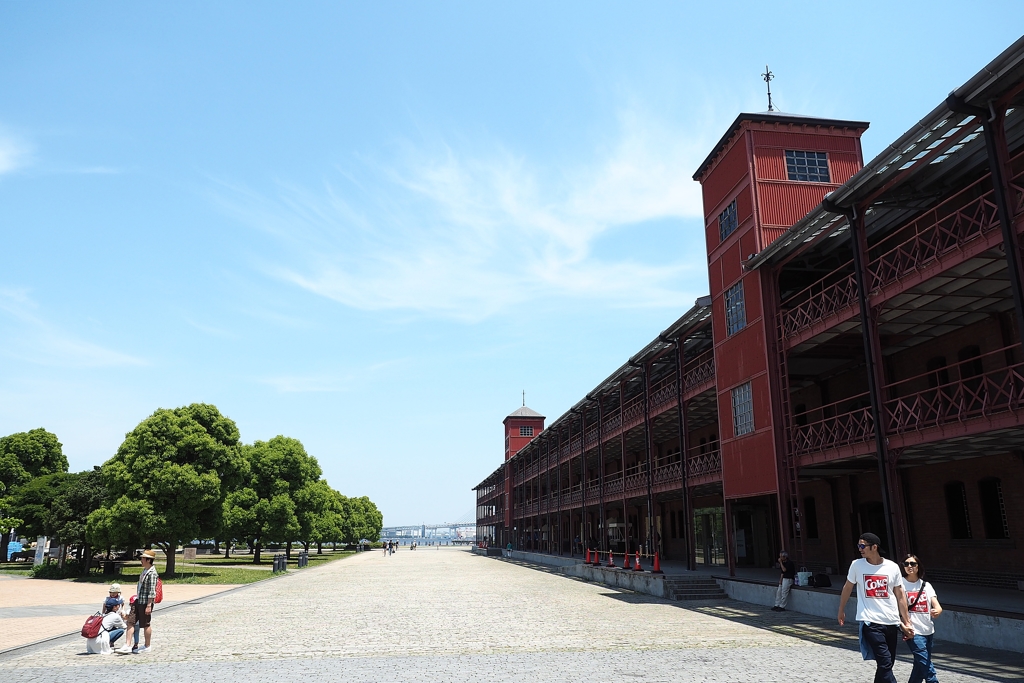 それぞれの青い空