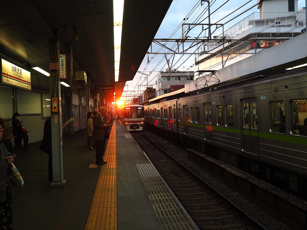 明大前下りホーム