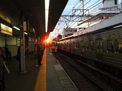 明大前下りホーム