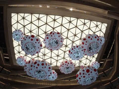 浮遊する13個のかぼちゃ