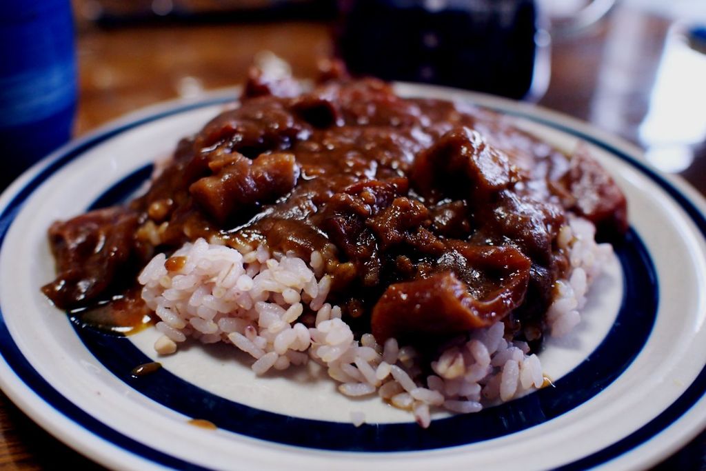 朝からモツ煮込カレー♪