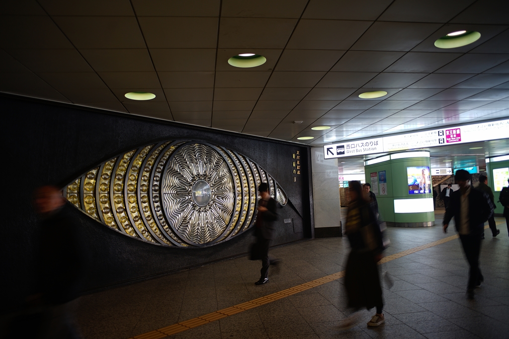 消灯中 新宿の目
