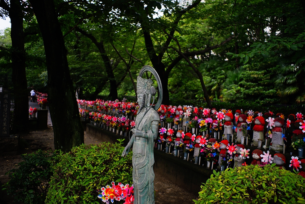 千躰子育地蔵尊