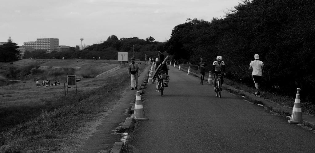 多摩川それぞれの休日