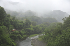 梅雨空渓谷鐵道