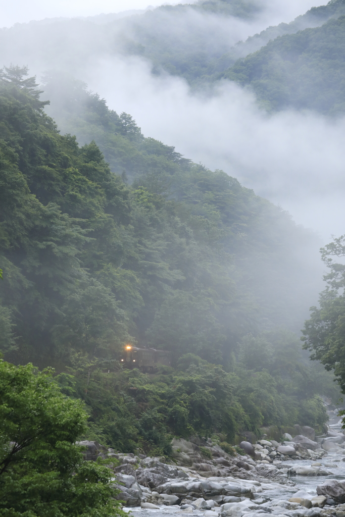 山河雨情